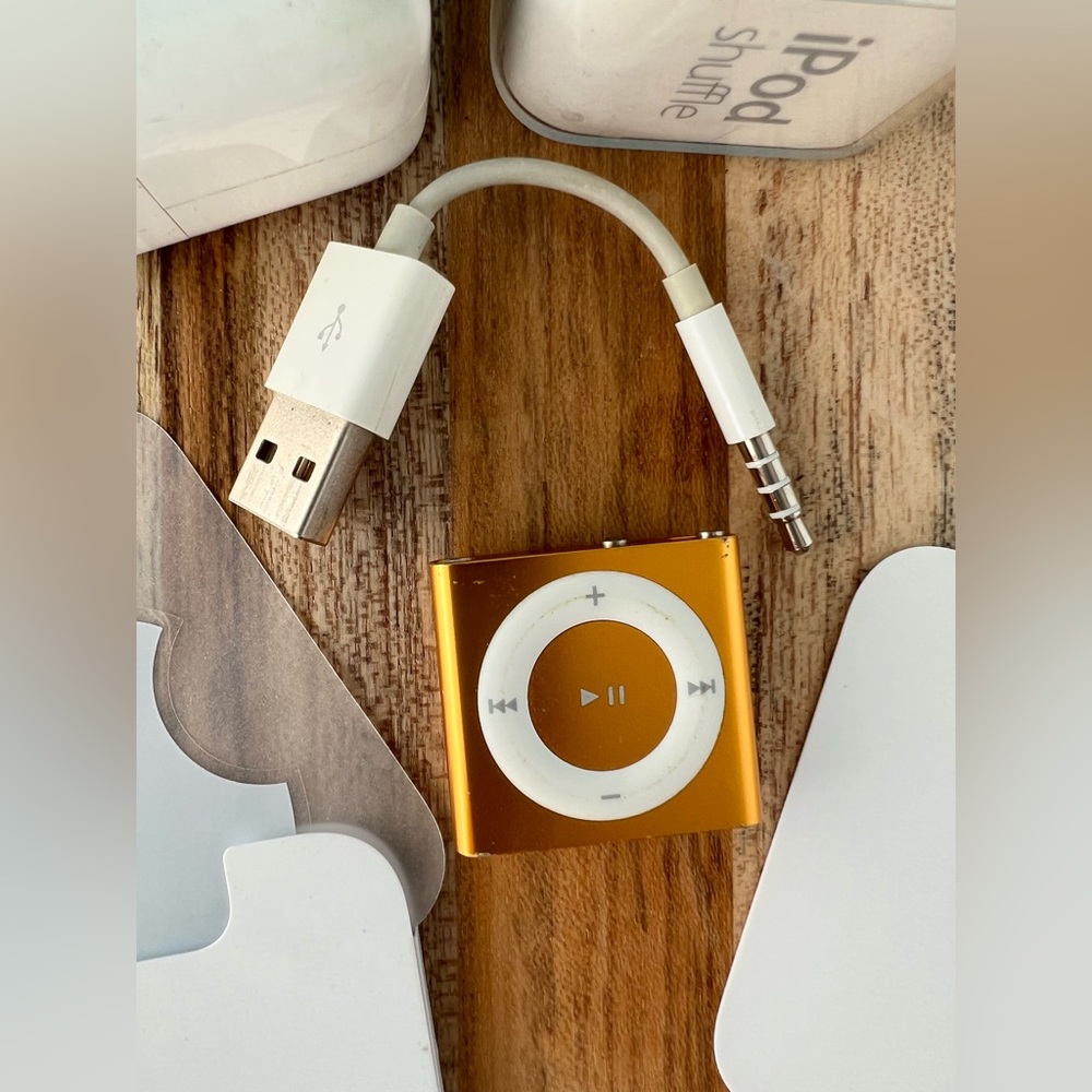iPod shuffle 2GB 4th generation Orange